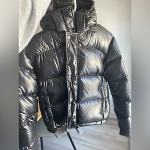 Aritzia short super puff